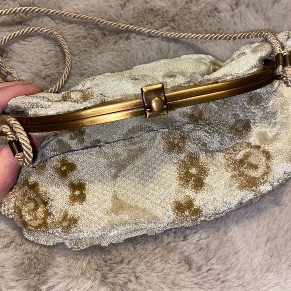 Vintage richmark USA keyhole baroque flower tapestry snap clip crossbody purse - Picture 5 of 7